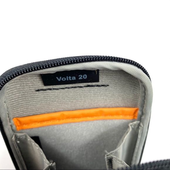 💥3/15 Lowepro small black camera case shell - new - Picture 3 of 7